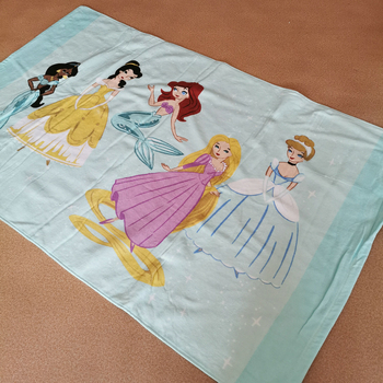 Prosop copii de baie/plajă cu imprimeu desen animat — 100% bumbac, 300–400 g, 21 fibre, imprimare, velur decupat