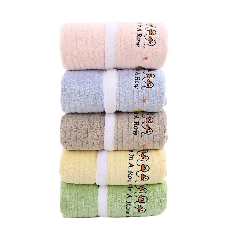 Halat de baie pentru copii din coral fleece, lung și gros, absorbant, cu imprimare desen animat; material: coral fleece; greutate: 400–500 g; fire: 32; proces: imprimare