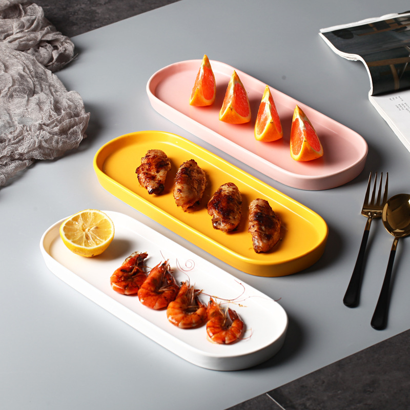 Porcelanski nordijski stil – ovalna posuda i pravokutni tanjur za sushi, grickalice i kolače; mikrovalna sigurnost; površina pod glazurom.