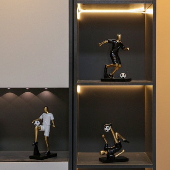 Fudbalska figurica - moderni minimalistički ukras od smole; Materijal: Smola; Stil: Moderni minimalistizam; Pakiranje: Karton