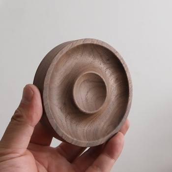 Karkötő kiállító állvány – masszívfa konstrukció, kétszintű, művészi stílus