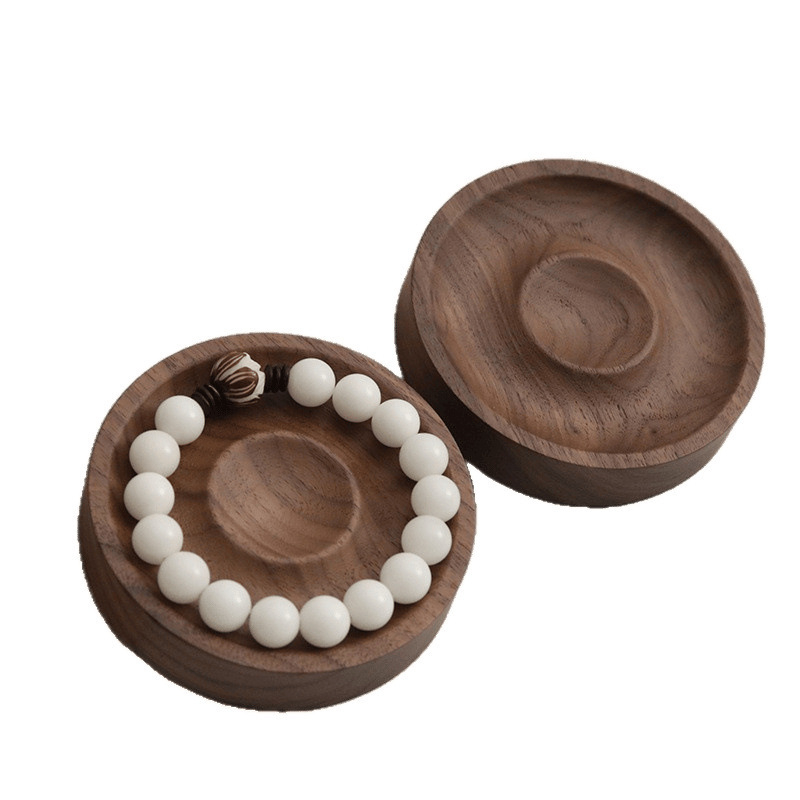 Karkötő kiállító állvány – masszívfa konstrukció, kétszintű, művészi stílus