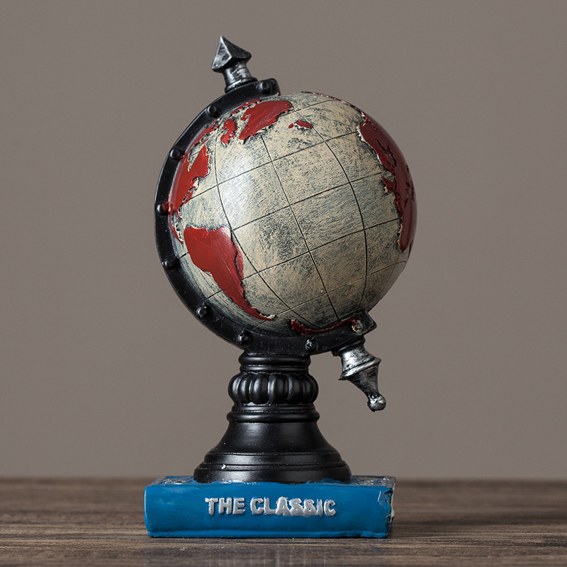 Nudažytas dervos globus – retro stiliaus interjero dekoras gyvenamajam kambariui