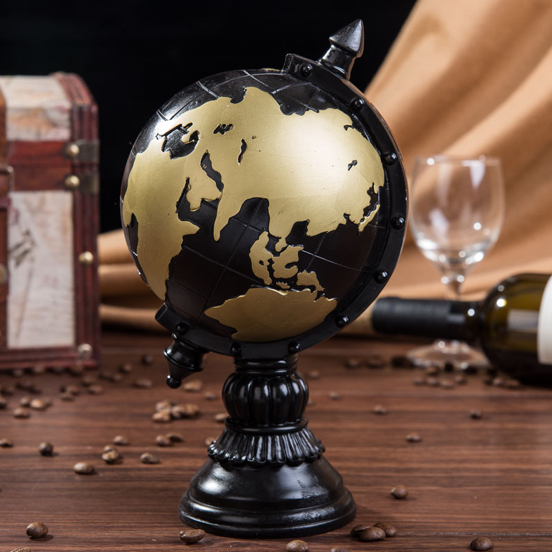 Nudažytas dervos globus – retro stiliaus interjero dekoras gyvenamajam kambariui