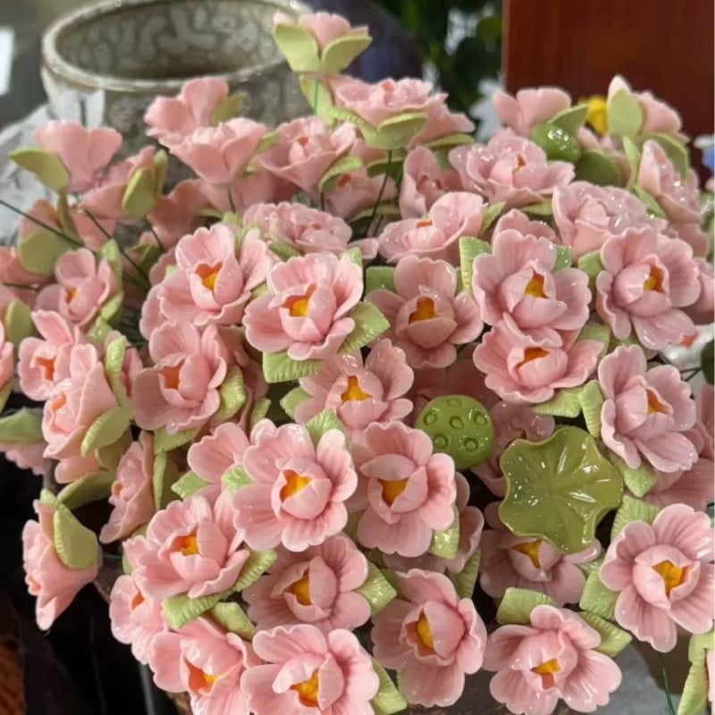 Vază ceramică, pictată manual, cu motiv floral de peonie și frunză de lotus (Brand: Ni Tao Tang; Stil: Chinezesc; Categorie: Plante)