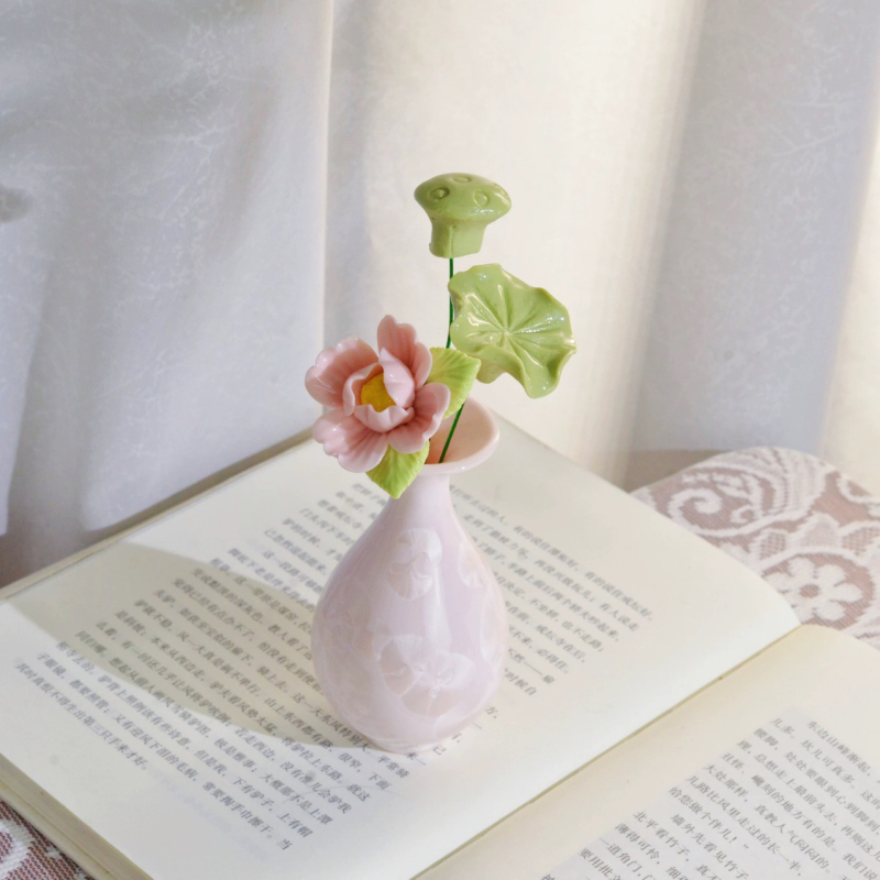Vază ceramică, pictată manual, cu motiv floral de peonie și frunză de lotus (Brand: Ni Tao Tang; Stil: Chinezesc; Categorie: Plante)