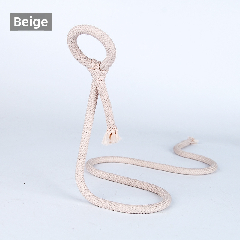 Κρεμαστή ράφι κρασιού με σχοινί ανάρτησης, σιδερένιο σύρμα, μοντέρνο μινιμαλιστικό στυλ, κεκλιμένη προβολή