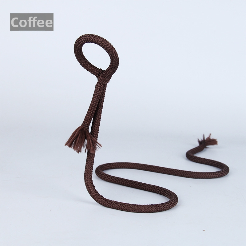 Κρεμαστή ράφι κρασιού με σχοινί ανάρτησης, σιδερένιο σύρμα, μοντέρνο μινιμαλιστικό στυλ, κεκλιμένη προβολή