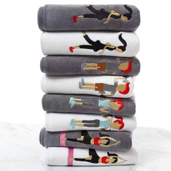 Αθλητική πετσέτα από μικροΐνες, γρήγορο στέγνωμα, 110 g, επίπεδης ύφανσης, προσαρμοσμένη με εκτυπωμένο λογότυπο