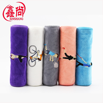 Μικροϊνική αθλητική πετσέτα, γρήγορο στέγνωμα, 110 γρ., κεντημένο λογότυπο, προσαρμογή