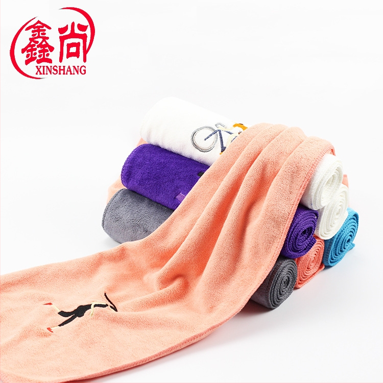 Μικροϊνική αθλητική πετσέτα, γρήγορο στέγνωμα, 110 γρ., κεντημένο λογότυπο, προσαρμογή