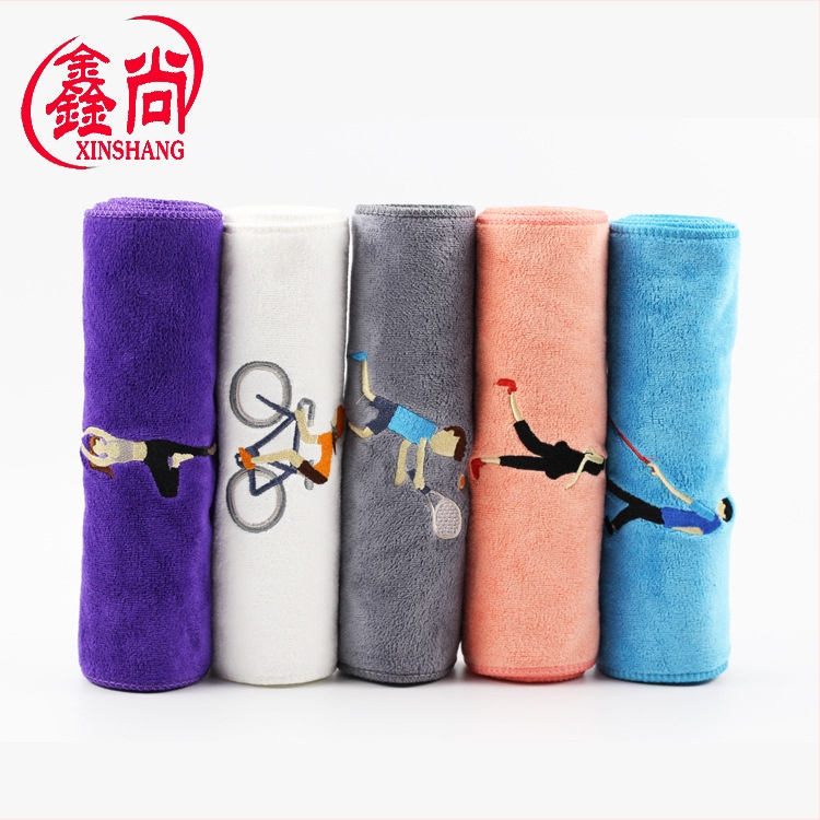 Μικροϊνική αθλητική πετσέτα, γρήγορο στέγνωμα, 110 γρ., κεντημένο λογότυπο, προσαρμογή