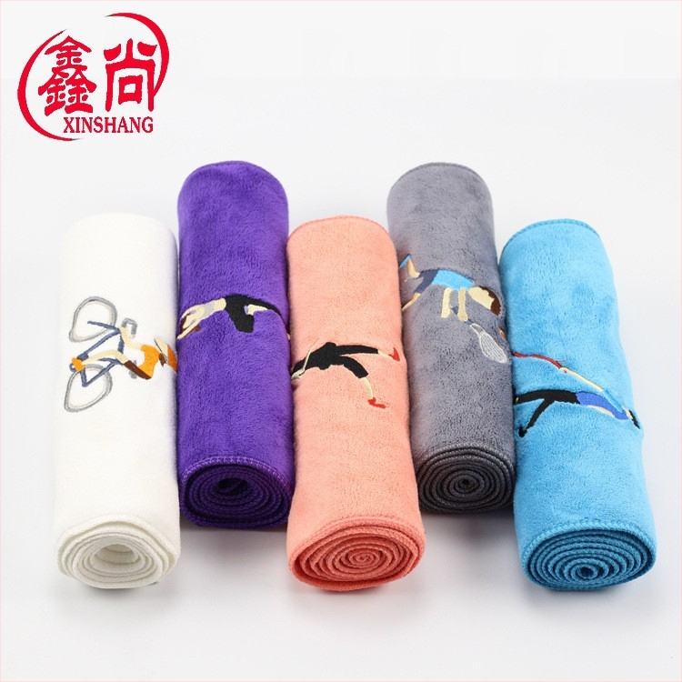 Μικροϊνική αθλητική πετσέτα, γρήγορο στέγνωμα, 110 γρ., κεντημένο λογότυπο, προσαρμογή