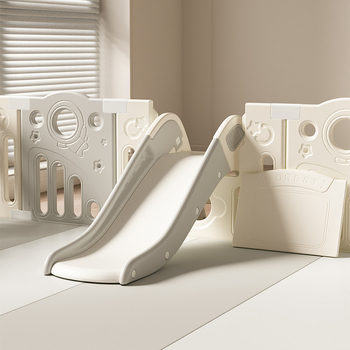 Edukativni dječji set igračaka s elementima astronauta i slona, ljuljačka, tobogan, ploča za crtanje i ormarić za skladištenje; plastični materijal; za uzrast 3–6 godina; izdano 2023.; potiče kognitivne vještine i koordinaciju ruku i oka.