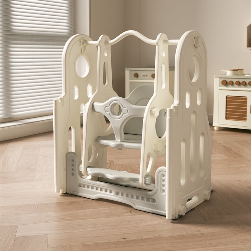 Edukativni dječji set igračaka s elementima astronauta i slona, ljuljačka, tobogan, ploča za crtanje i ormarić za skladištenje; plastični materijal; za uzrast 3–6 godina; izdano 2023.; potiče kognitivne vještine i koordinaciju ruku i oka.