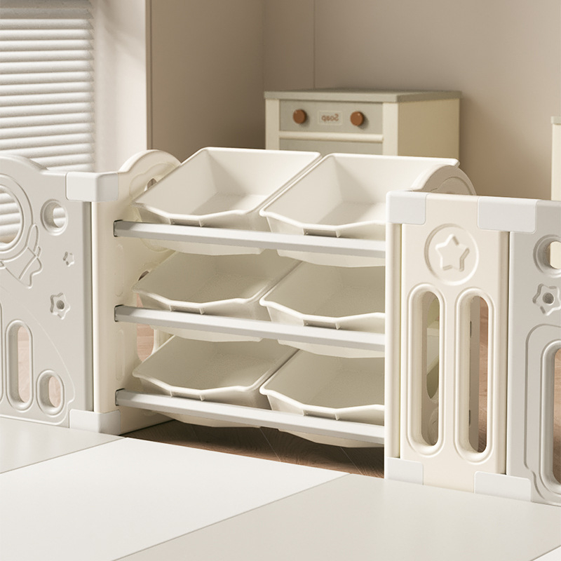 Edukativni dječji set igračaka s elementima astronauta i slona, ljuljačka, tobogan, ploča za crtanje i ormarić za skladištenje; plastični materijal; za uzrast 3–6 godina; izdano 2023.; potiče kognitivne vještine i koordinaciju ruku i oka.