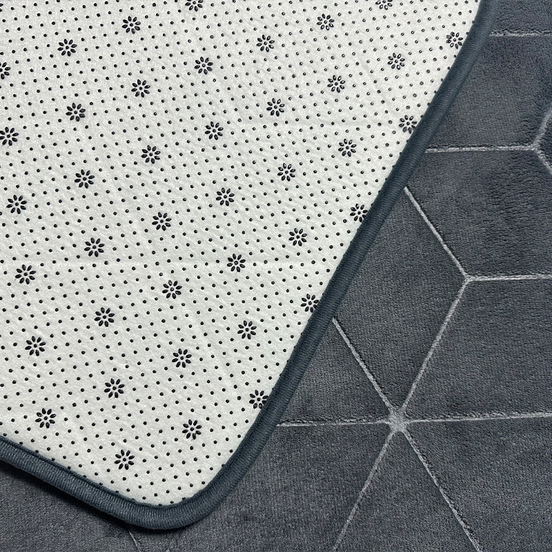 Dvije komponente seta: kupaonica i ulazni tepih – reljefni uzorak, poliesterska vlakna, pravokutni oblik, jednobojni, ručno pranje