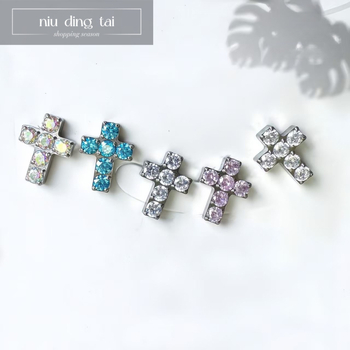 Пирсинг за устни: Кръст с циркон, титаниева сплав, вътрешна резба, диамантна обработка