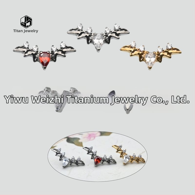 Auskari no F136 implantāta titāna sakausējuma, forma kā bat-vēnijas ūdens pilienam