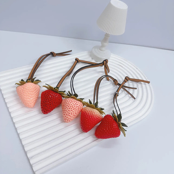 Акрилна закачалка за чанта със ягодов мотив, урбан стил, есен 2025