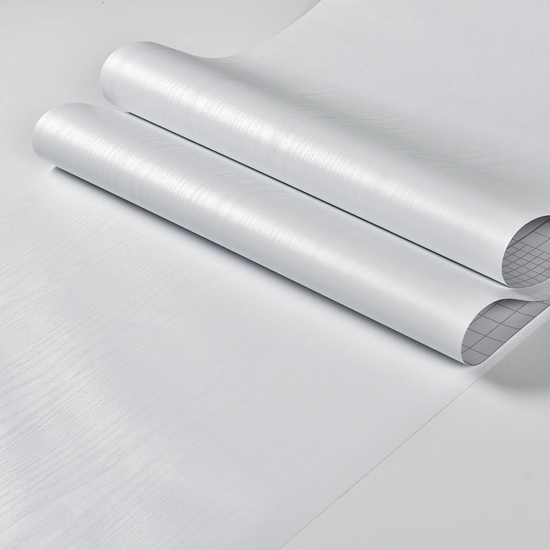 Tapet autocolant cu aspect lemn pentru renovarea mobilierului; rezistent la umezeală; stil simplu și modern; potrivit pentru dulapuri, birouri și uși.