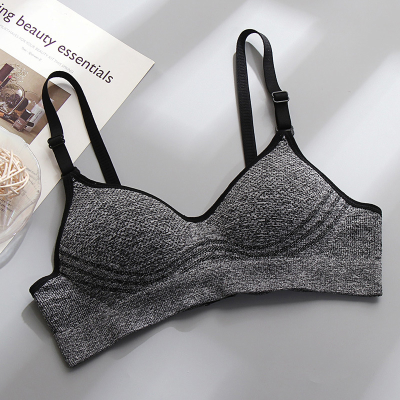 Sutien din bumbac pentru eleve — cupă 3/4, cupă subțire modelată cu burete, fără underwire, închidere în spate cu trei rânduri de cârlige, bretele fixe duble, respirabil și susținător