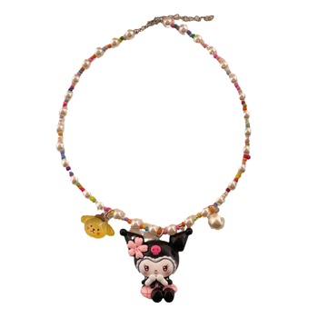 Colier pentru copii cu Kuromi — pandantiv ursuleț cu căpșună, din mărgele, lanț bilă, plastic/rasină, lungime 41–50 cm