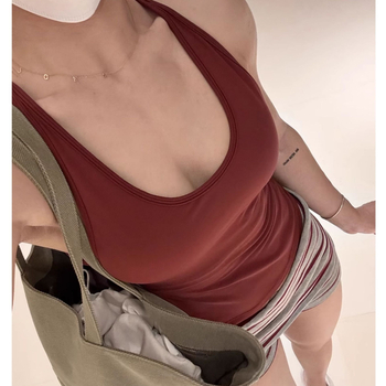 Sutien sport în stil vestă cu pernă pentru sân, cupă 3/4, cupă modelată medie, bretele duble fixe, ţesătură din amestec de bumbac şi nailon, căptuşeală din nailon