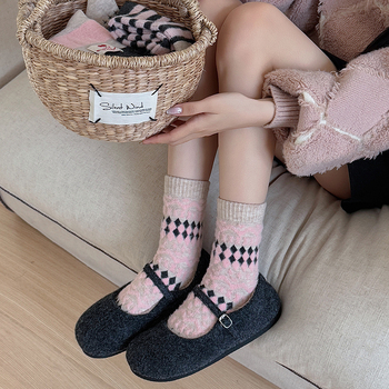 Sieviešu zeķes ar Fair Isle rakstu, silta fleece vilna, vidēja garuma, adāta ar vienu adatu, 168 adatas