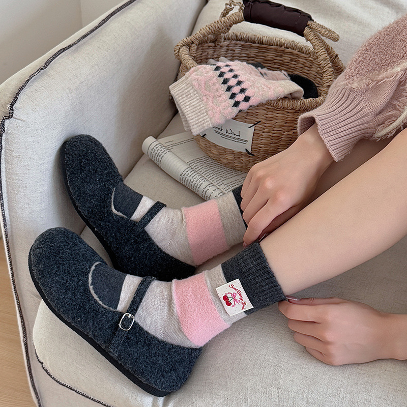 Sieviešu zeķes ar Fair Isle rakstu, silta fleece vilna, vidēja garuma, adāta ar vienu adatu, 168 adatas