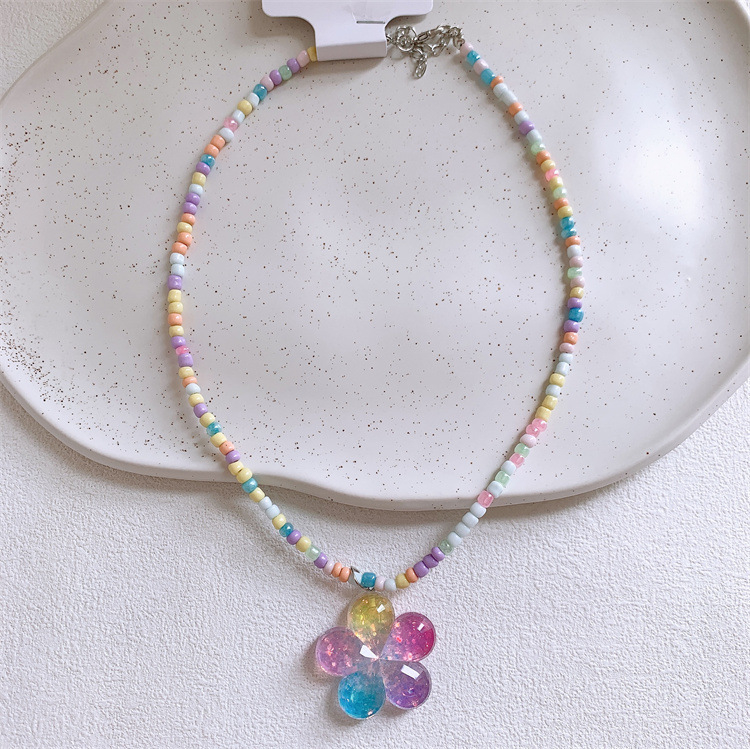 Bērnu kaklarota ar augļu formu, lodīšu ķēde, plastmasas pērlītes, akrila kulons