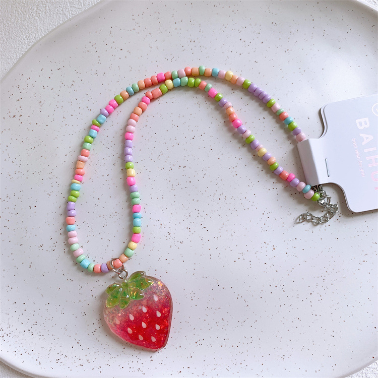 Bērnu kaklarota ar augļu formu, lodīšu ķēde, plastmasas pērlītes, akrila kulons