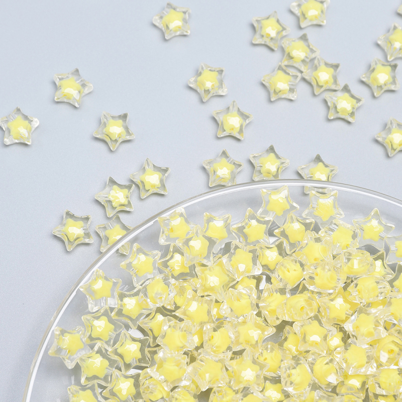 Akril gyöngyökből készült bead-in-bead karkötő, ötágú csillag motívummal, csiszolt felülettel