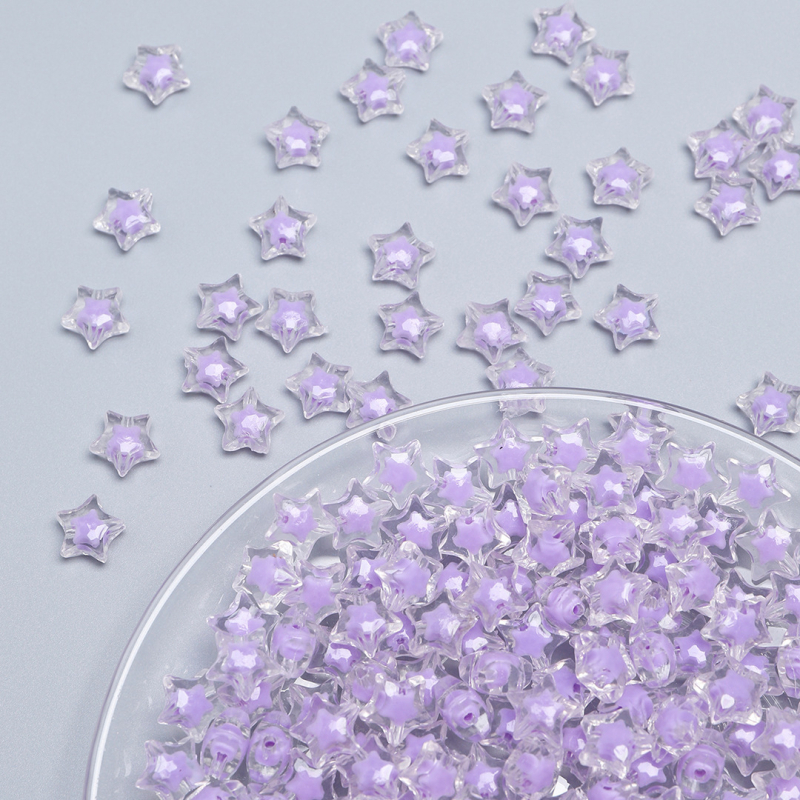 Akril gyöngyökből készült bead-in-bead karkötő, ötágú csillag motívummal, csiszolt felülettel