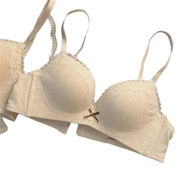 Nylon anyagú csipkés melltartó merevítő nélküli, 3/4 kosár, vékony formázott kosár, fix vállpántok, hátsó három sor kapocs, lélegző