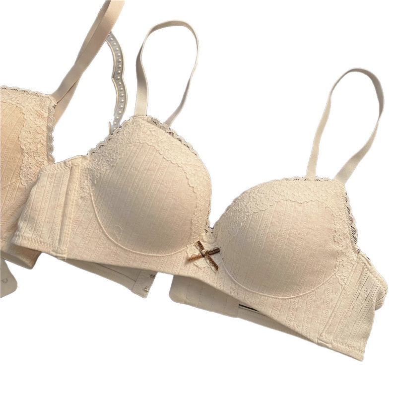 Nylon anyagú csipkés melltartó merevítő nélküli, 3/4 kosár, vékony formázott kosár, fix vállpántok, hátsó három sor kapocs, lélegző