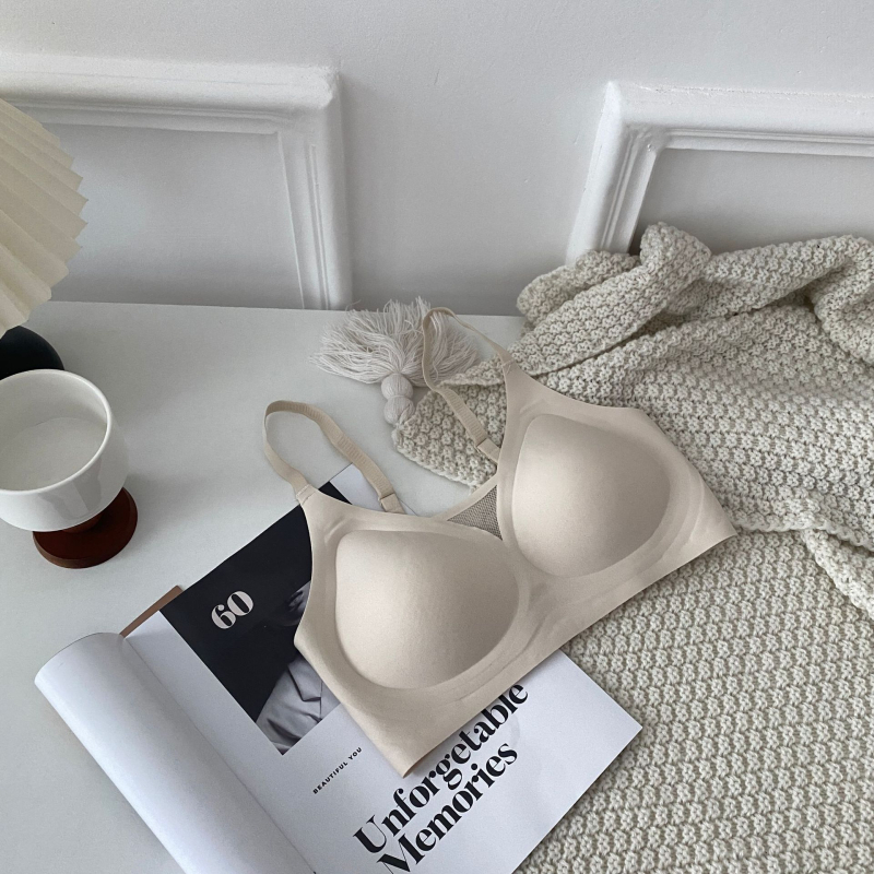 Push-Up melltartó felső támasztással, teljes kosár, Ice Silk nejlon anyagból, nejlon bélés, rögzített vállpántok, hátul négy sor kapocs