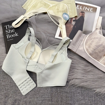 Nylon anyagú melltartó, 3/4 kosár, vékony formázott kosár, rögzített dupla vállpántok, 70–80% nylon tartalom