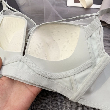 Nylon anyagú melltartó, 3/4 kosár, vékony formázott kosár, rögzített dupla vállpántok, 70–80% nylon tartalom