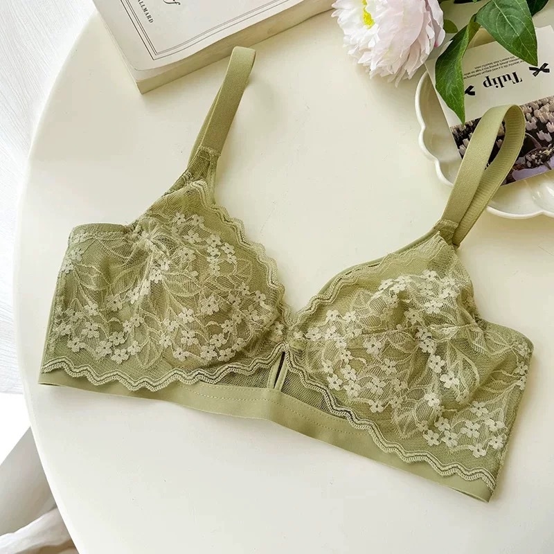 Francia csipkés melltartó, kristályos kosarakkal, merevítő nélkül, hátul három sor kapoccsal, rögzített dupla vállpántok