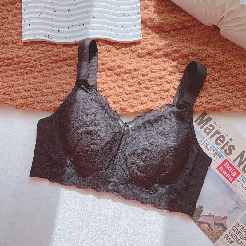 Drót nélküli csipkés melltartó, teljes kosár, vékony alakított kosár, levehető dupla vállpántok, hátul négy sor kapocs, pamut bélés