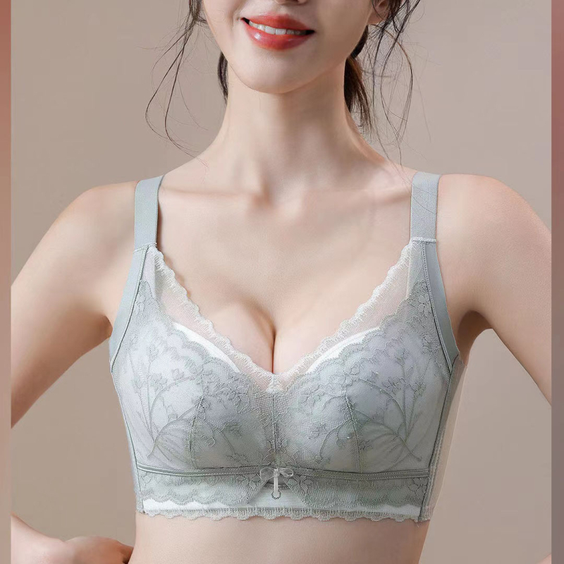 Drót nélküli melltartó, 3/4 kosár, középmagos kialítású kosár, csipkés külső, hátul négy horoggal