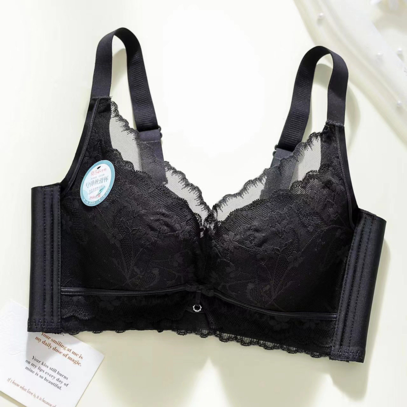 Drót nélküli melltartó, 3/4 kosár, középmagos kialítású kosár, csipkés külső, hátul négy horoggal