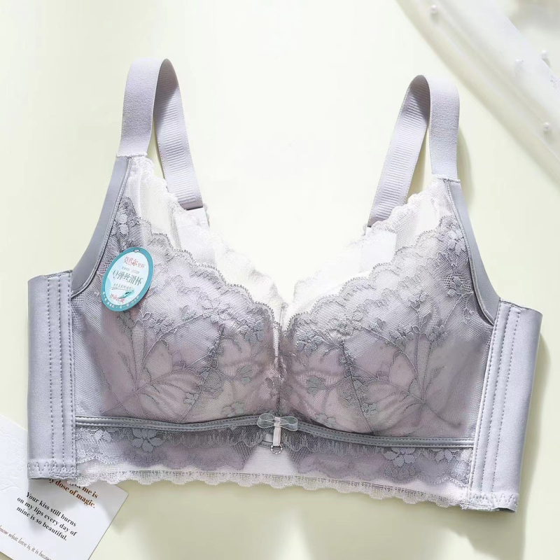 Drót nélküli melltartó, 3/4 kosár, középmagos kialítású kosár, csipkés külső, hátul négy horoggal