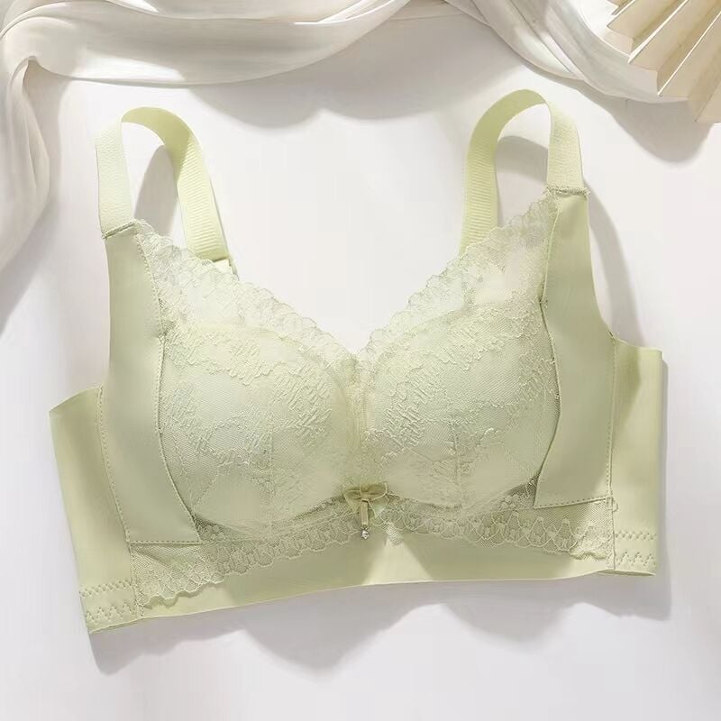 Drót nélküli melltartó, oldalsó formázó hatású, rögzített kettős vállpántokkal és hátul négy sor záródással, vékony formázott kosár