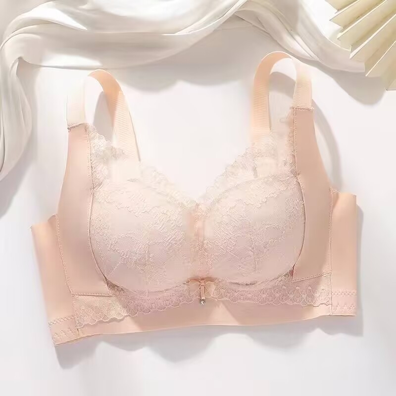 Drót nélküli melltartó, oldalsó formázó hatású, rögzített kettős vállpántokkal és hátul négy sor záródással, vékony formázott kosár