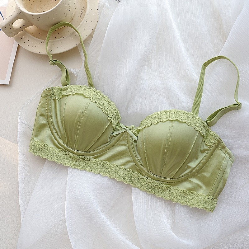 Melltartó szett: 1/2 kosár, vékony formázott kosárkák, levehető dupla vállpántok, hátsó három sor kapocs, push-up funkció.