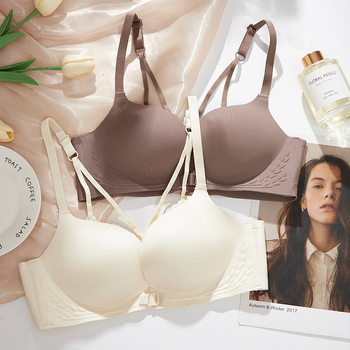 Melltartó elöl záródó, hátul varrás nélküli, teljes kosár, acélgyűrű nélkül, levehető dupla vállpántok, oldalsó mellek gyűjtése, anyag: nejlon, bélés: pamut