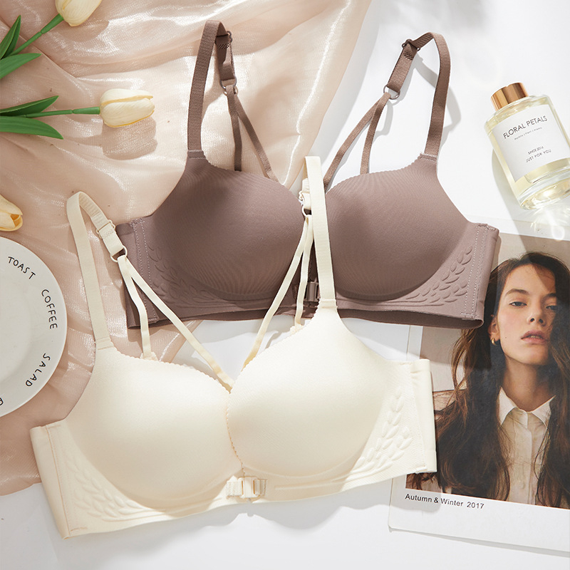 Melltartó elöl záródó, hátul varrás nélküli, teljes kosár, acélgyűrű nélkül, levehető dupla vállpántok, oldalsó mellek gyűjtése, anyag: nejlon, bélés: pamut