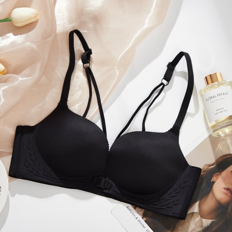 Melltartó elöl záródó, hátul varrás nélküli, teljes kosár, acélgyűrű nélkül, levehető dupla vállpántok, oldalsó mellek gyűjtése, anyag: nejlon, bélés: pamut